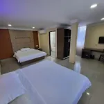 Poorna Hotel